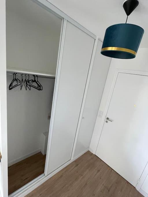 Superbe T2 Proche De La Gare Rer Tgv Massy Palaiseau Apartment Bagian luar foto